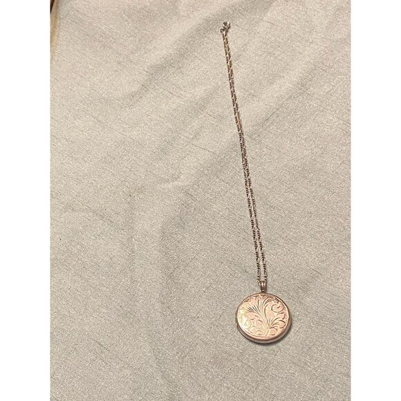Vintage .925 STERLING SILVER Etched Round Locket w/ Original PHOTOS | Sentimenta - Picture 7 of 9